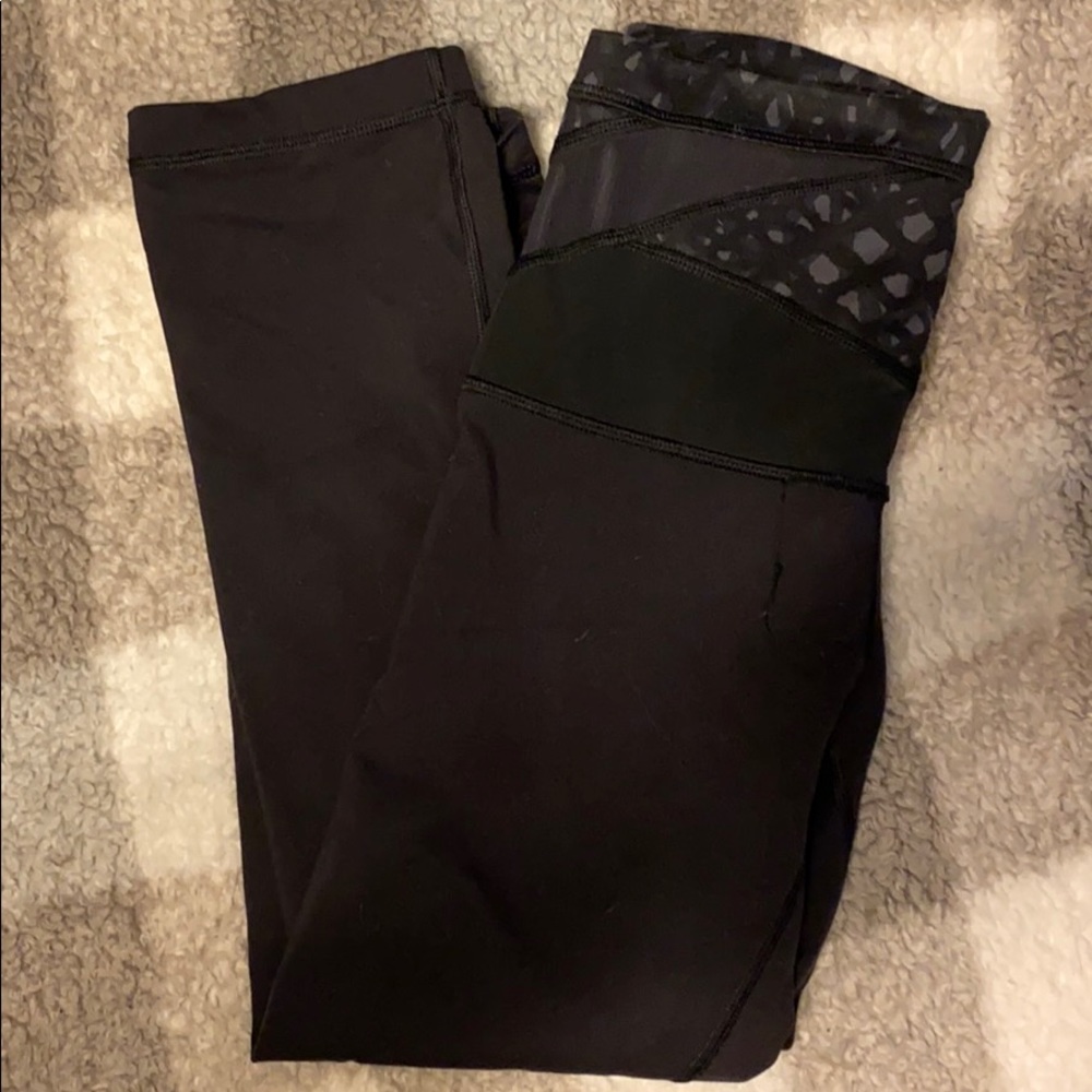 Lulu Lemon cropped leggings- reversible